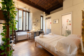 Via Benedetta, 13 - Florence Charming Apartments - Florentine Gem Steps from Station - Prime Spot! Florence